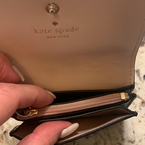 NWT Kate Spade Wallet. - Picture 3 of 5